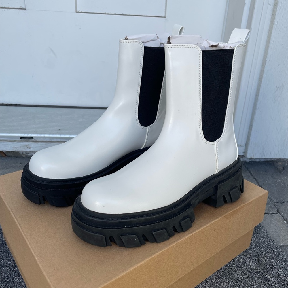 Oak + Fort Chunky Sole Chelsea Boot